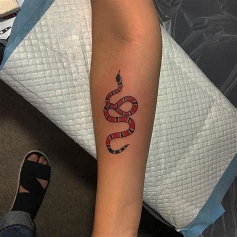 tattoo serpiente gucci